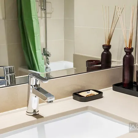 Welhome - Apt Close To Yas Waterworld And Ferrari Circuits Abou Dabi Extérieur photo